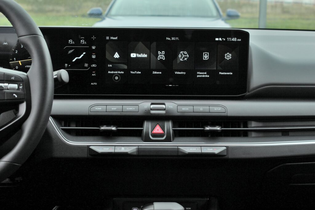 Test: KIA K4 1.6 T-GDi: Vidíme pridanú hodnotu oproti Ceedu, nudný interiér práveže oceňujeme