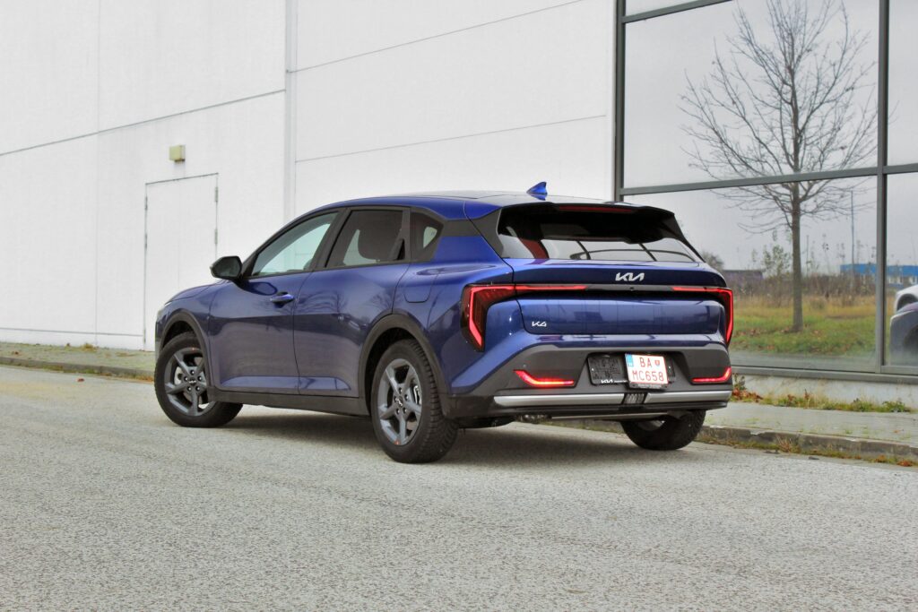Test: KIA K4 1.6 T-GDi: Vidíme pridanú hodnotu oproti Ceedu, nudný interiér práveže oceňujeme